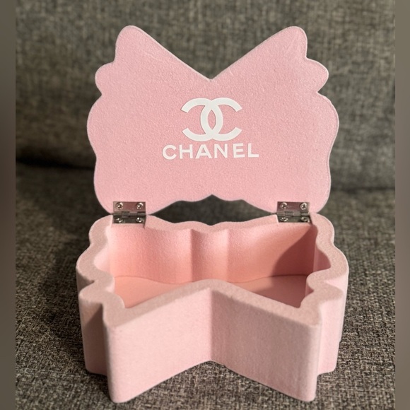 ❗️LAST❗️Chanel Pink Jewelry Box❗️will NOT RESTOCK❗️ - Picture 3 of 5